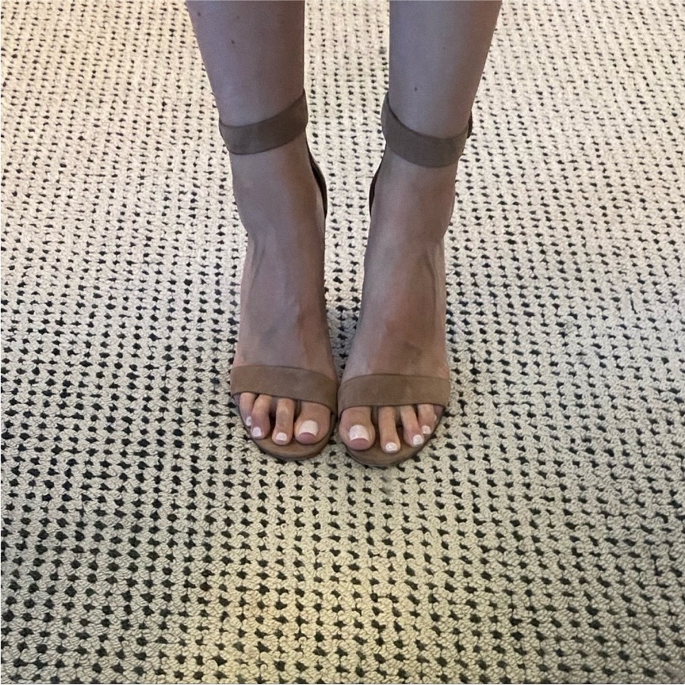 New without tags Gianvito Rossi Brown Block Heel Sandals